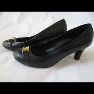 Never worn! Ralph Lauren SHELBI Black leather pump
