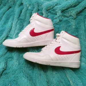Nike Sky High Dunk Wedge Sneaker White /Red logo