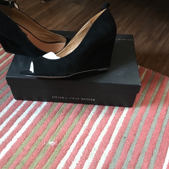 Shoes - Picture 2 of 4