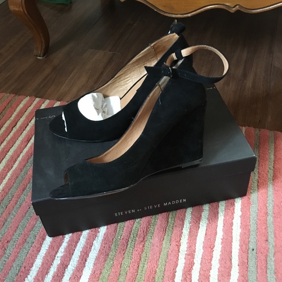 Shoes - Picture 3 of 4