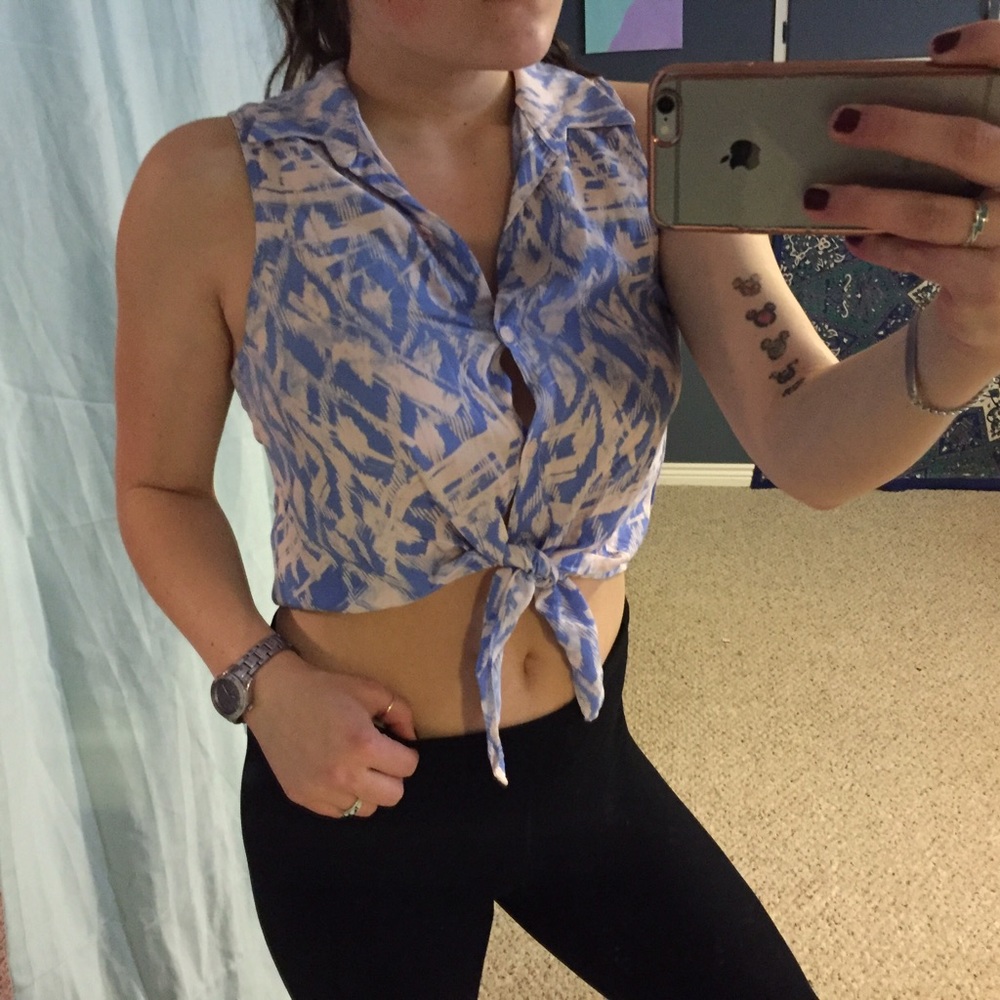 SOLD Front tie collared crop top