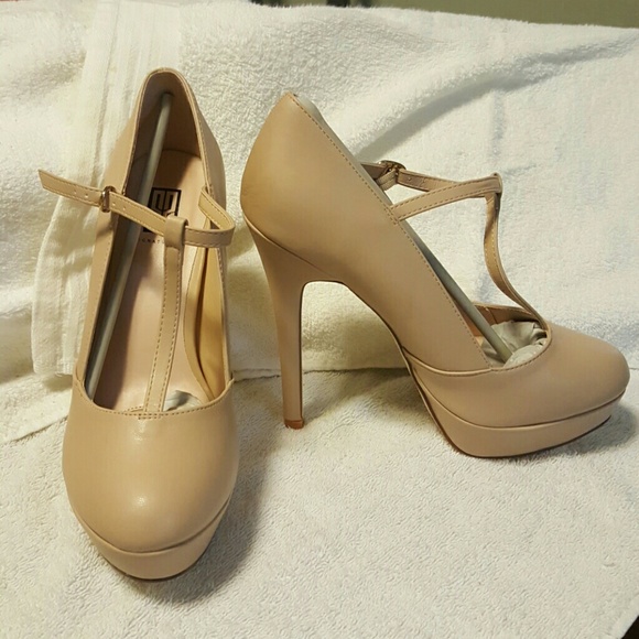 Beige platform heels. Ordered 2 pair, and never