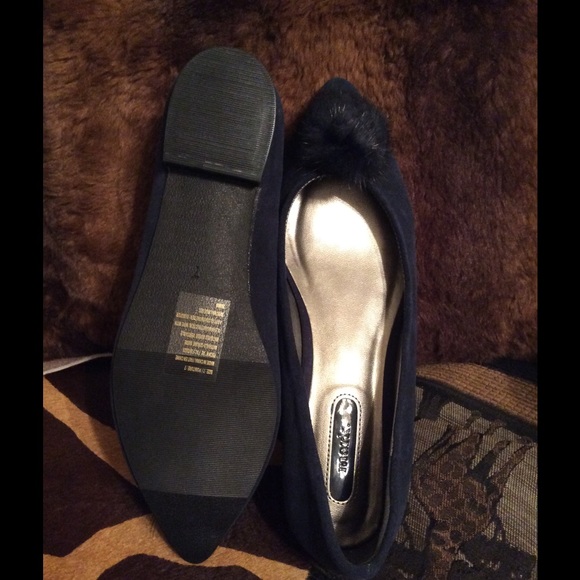 Mark "Fuzzy Details" Flats - Picture 3 of 3