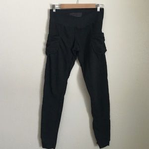 Utilitarian Gray Leggings with Cargo Pockets