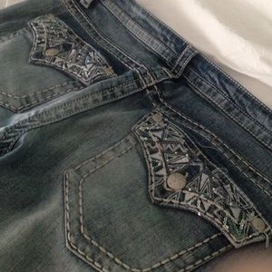 Like new Paisley Sky Jeans with designer pockets💕