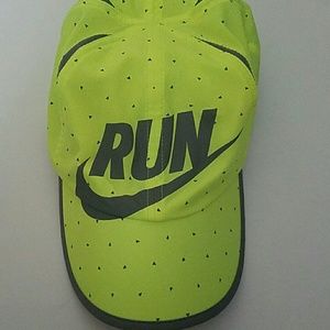 Nike Volt Run Lightweight Hat