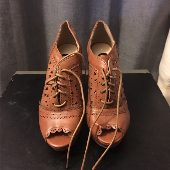 Guess tie up heels