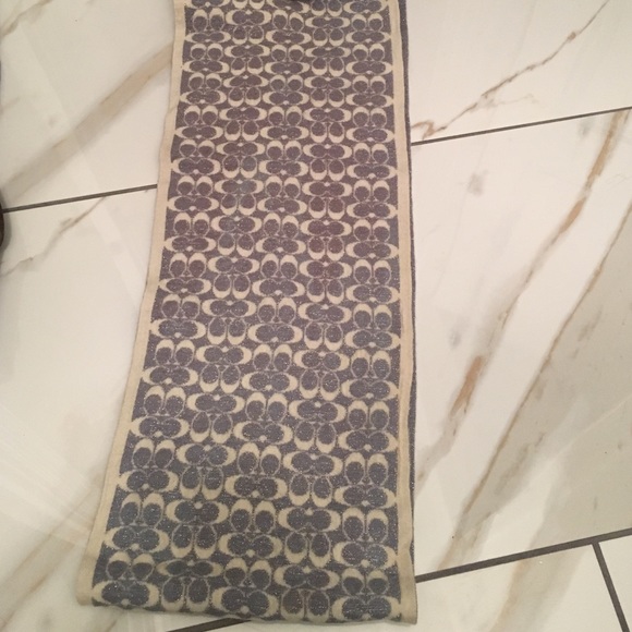 Sold ❤️ 100% Authentic reversible coach scarf - Picture 2 of 2