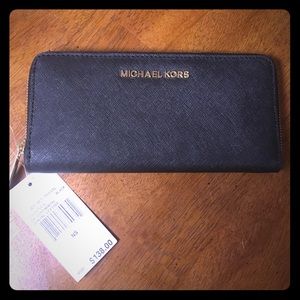 Micheal Kors Jet Set Travel Wallet