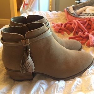 Brand new American eagle booties tan