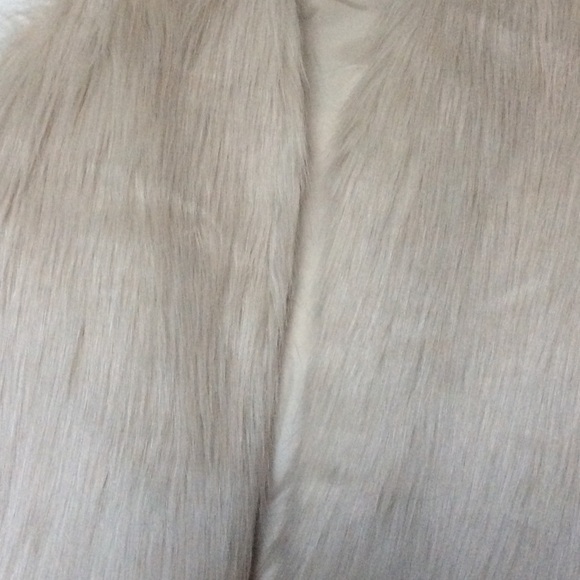 Lapis Longline Ivory Faux Fur Vest - Picture 2 of 4