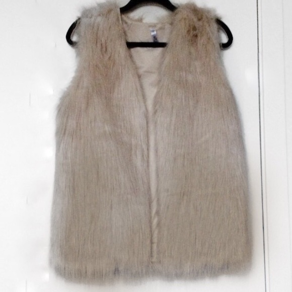Lapis Longline Ivory Faux Fur Vest - Picture 4 of 4