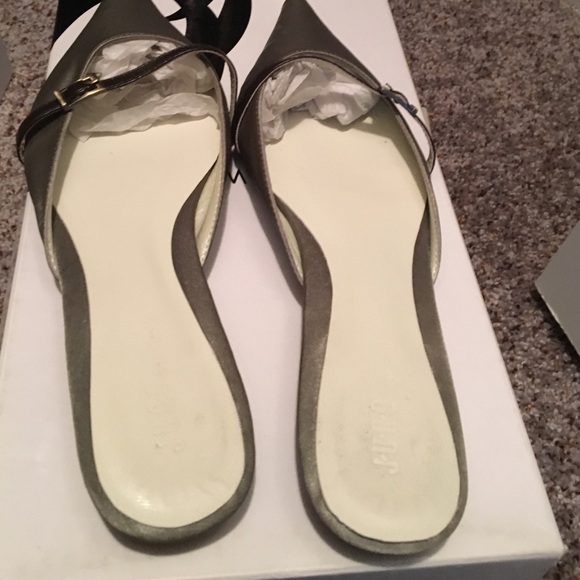 Flats - Picture 2 of 4