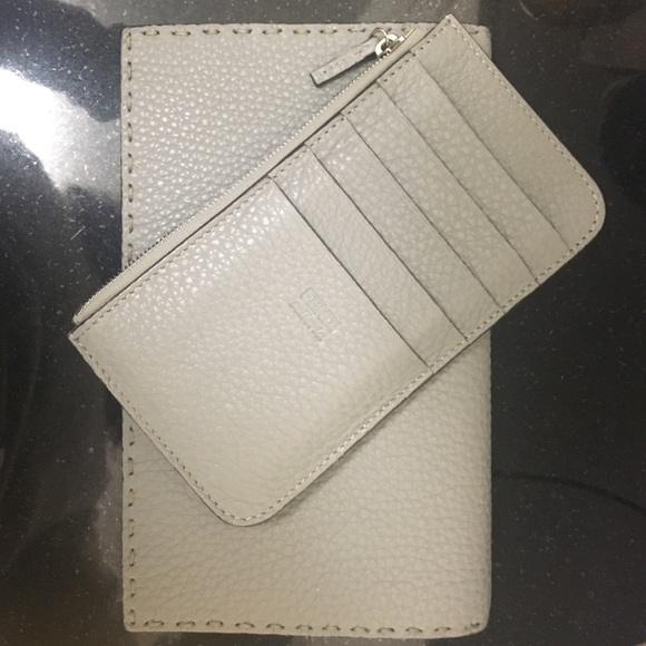 Peekaboo mini clutch new with tag - Picture 2 of 4