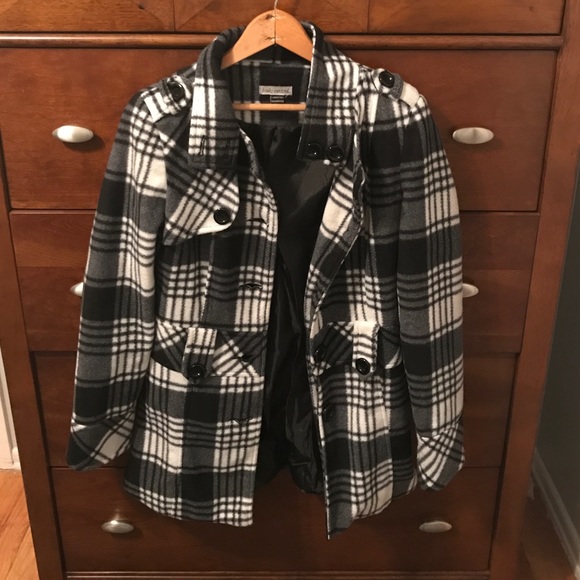 White and black patterned coat