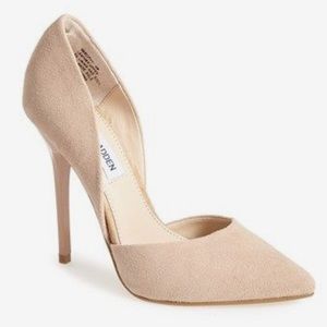 Steve Madden - Nude Pumps!