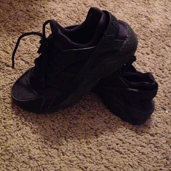 Black Huraches \ Nike