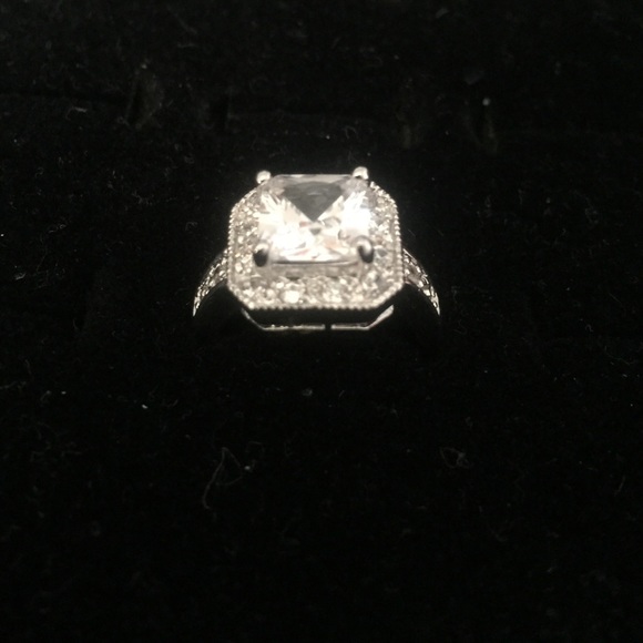Ring - Picture 2 of 3