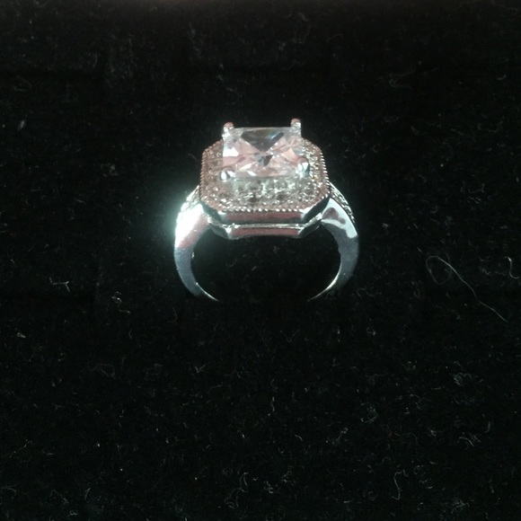 Ring - Picture 3 of 3
