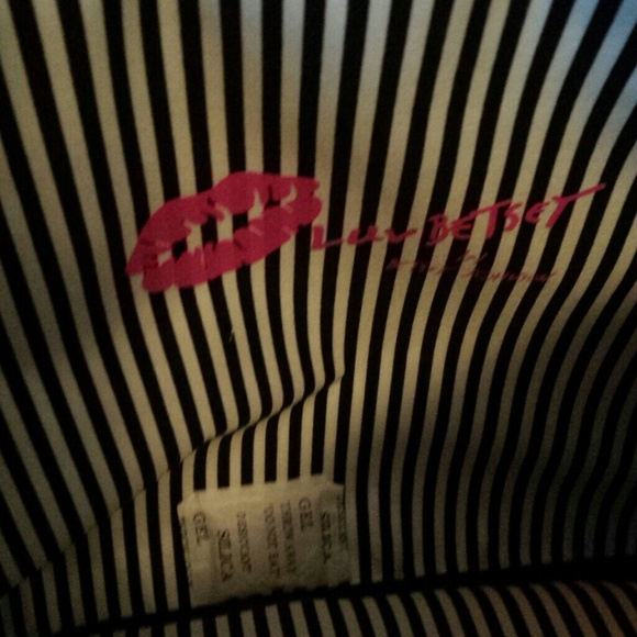 Betsey Johnson lg. Clutch - Picture 4 of 4