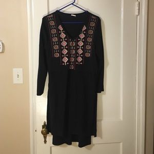 Anthropologie Akemi +Kin navy tunic w/ embroidery