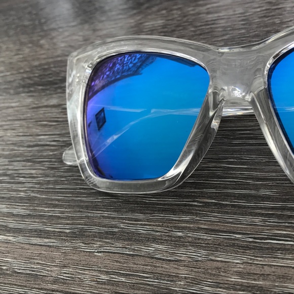 ▫️SALE▫️CLEAR FRAME RETRO CATEYE SUNGLASSES - Picture 2 of 2