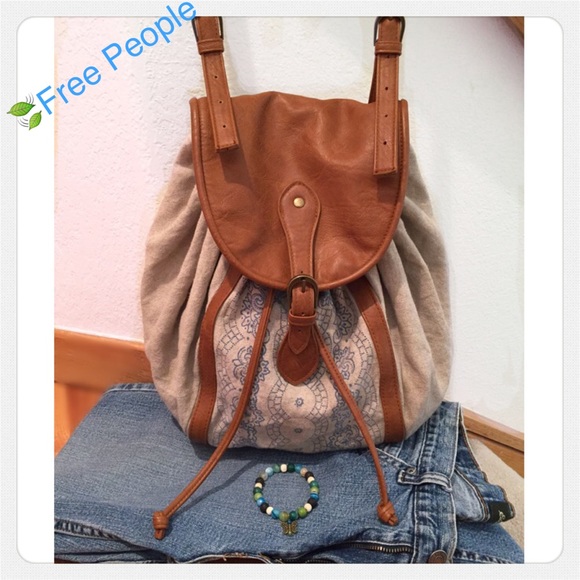 Free People Handbags - FREE PEOPLE 🍃 Bucket Style Crossbody Bag