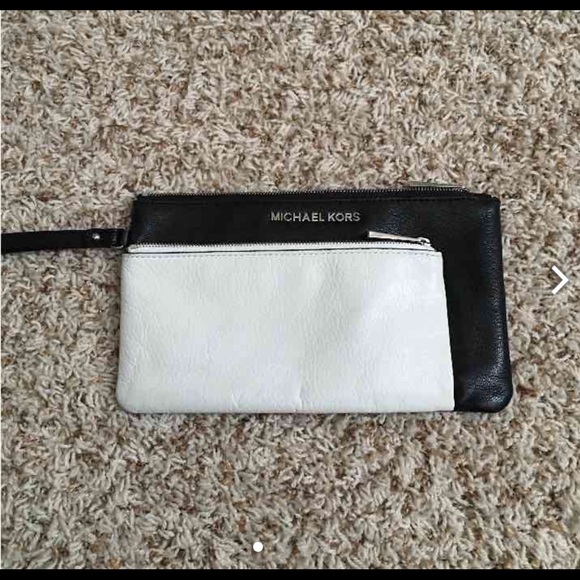 *~*~ Authentic Michael Kors Wristlet *~*~
