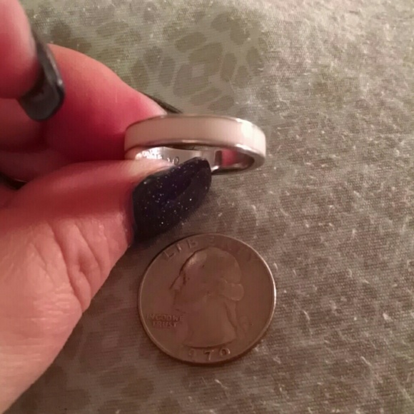 Lia Sophia White Band Ring Sz 9 - Picture 2 of 2