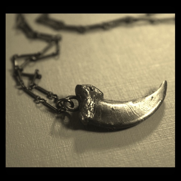 BLOODMILK fox claw necklace the cunning quickness