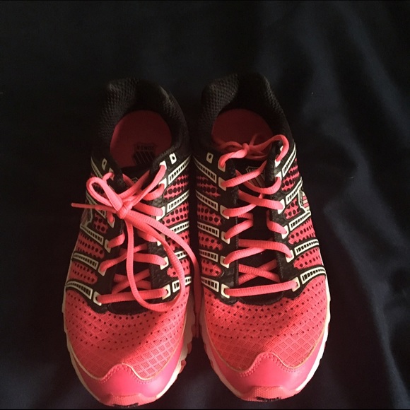 KSwiss tennis shoe
