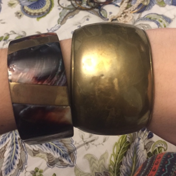 Set of two funky & chunky bangles!