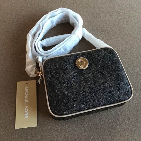 Michael Kors Handbags - Michael Kors Fulton CrossBody Purse