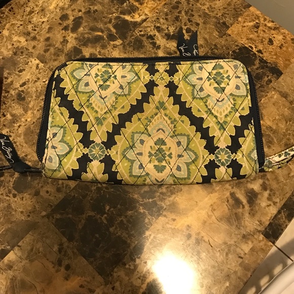 Vera Bradley wallet! - Picture 1 of 4