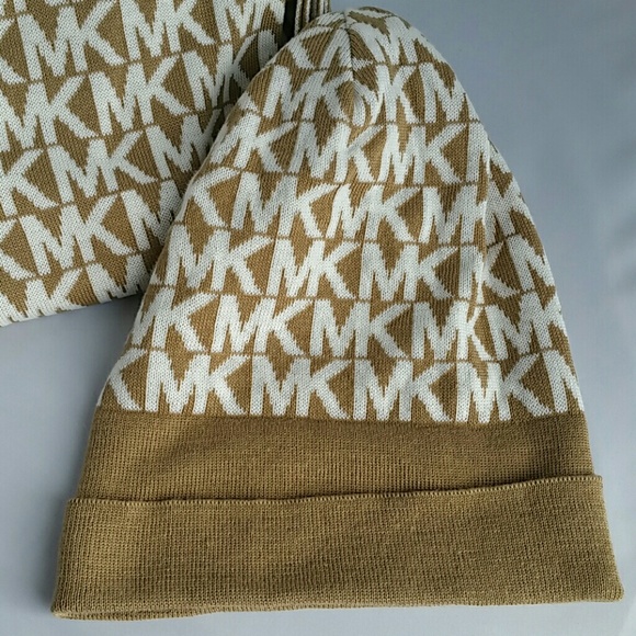 🚨FINAL CALL🚨Michael Kors BOX SET scarf and hat - Picture 3 of 4