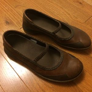 Merrell brown strap flats