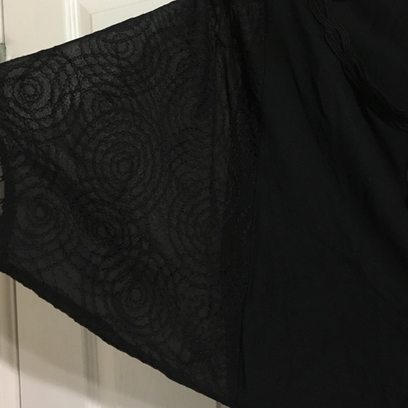 Black short sleeve tee - Picture 2 of 4