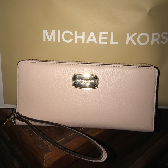 Michael Kors travel continental wallet