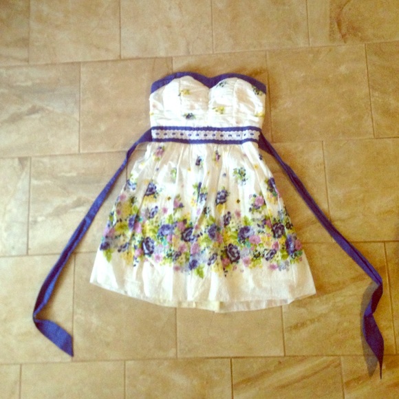 I am selling a strapless white flower dress.