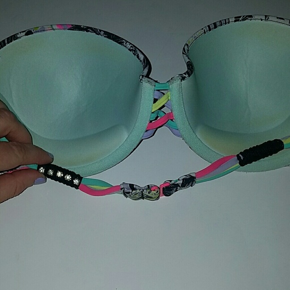 Victoria Secret Padded Bikini Top size 34C - Picture 2 of 2