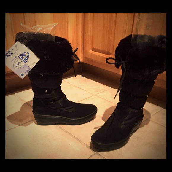 Women's Pajar CANADA, never worn boots.
