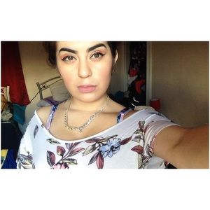 Meet your Posher, Lina