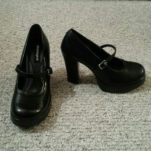 Bongo heels sz 8 new with tags