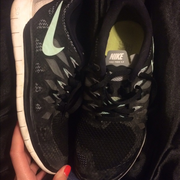 Light blue and black nikes💙