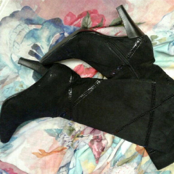 Black  boots