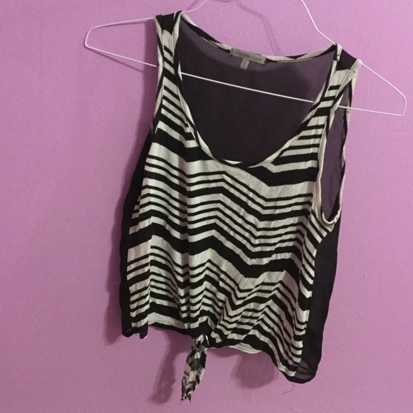 Black and white tanktop