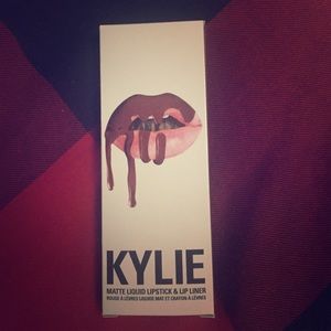 Kylie Lipkit - Love Bite