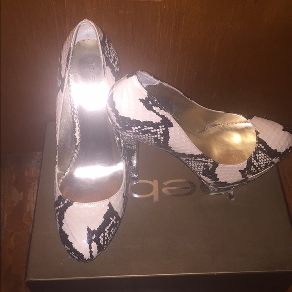 Bebe pumps