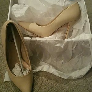 ⛤ NEW Nude Heels, size 7.5