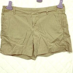 FINAL OFFER❌ Gap Pin-striped khaki shorts